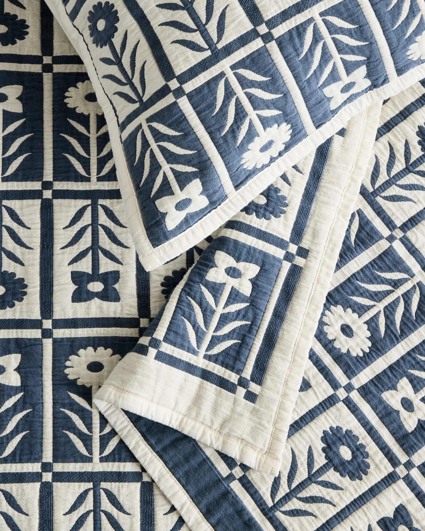 Organic Cotton Jacquard Floral Coverlet - Twin / Blue Fog