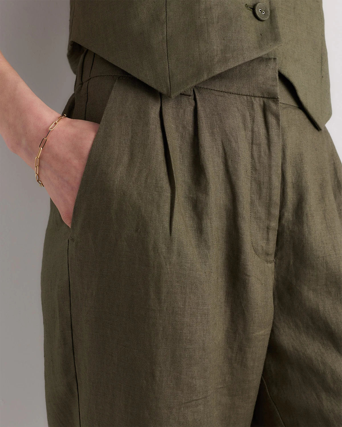 100% European Linen Pleated Trouser - 0 / Bayberry Olive