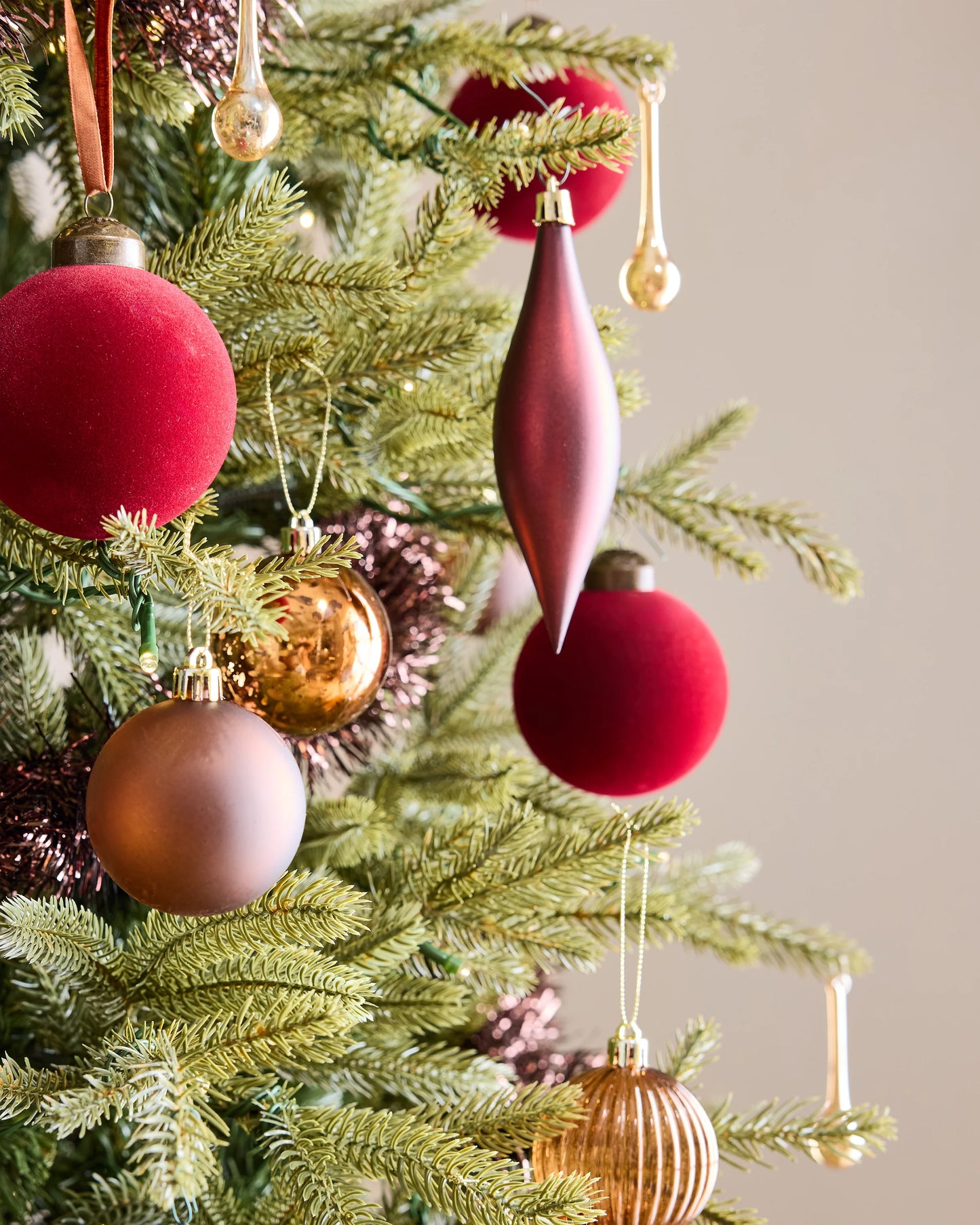 Spruce Artificial Christmas Tree: Lit - 7' / Forest Green