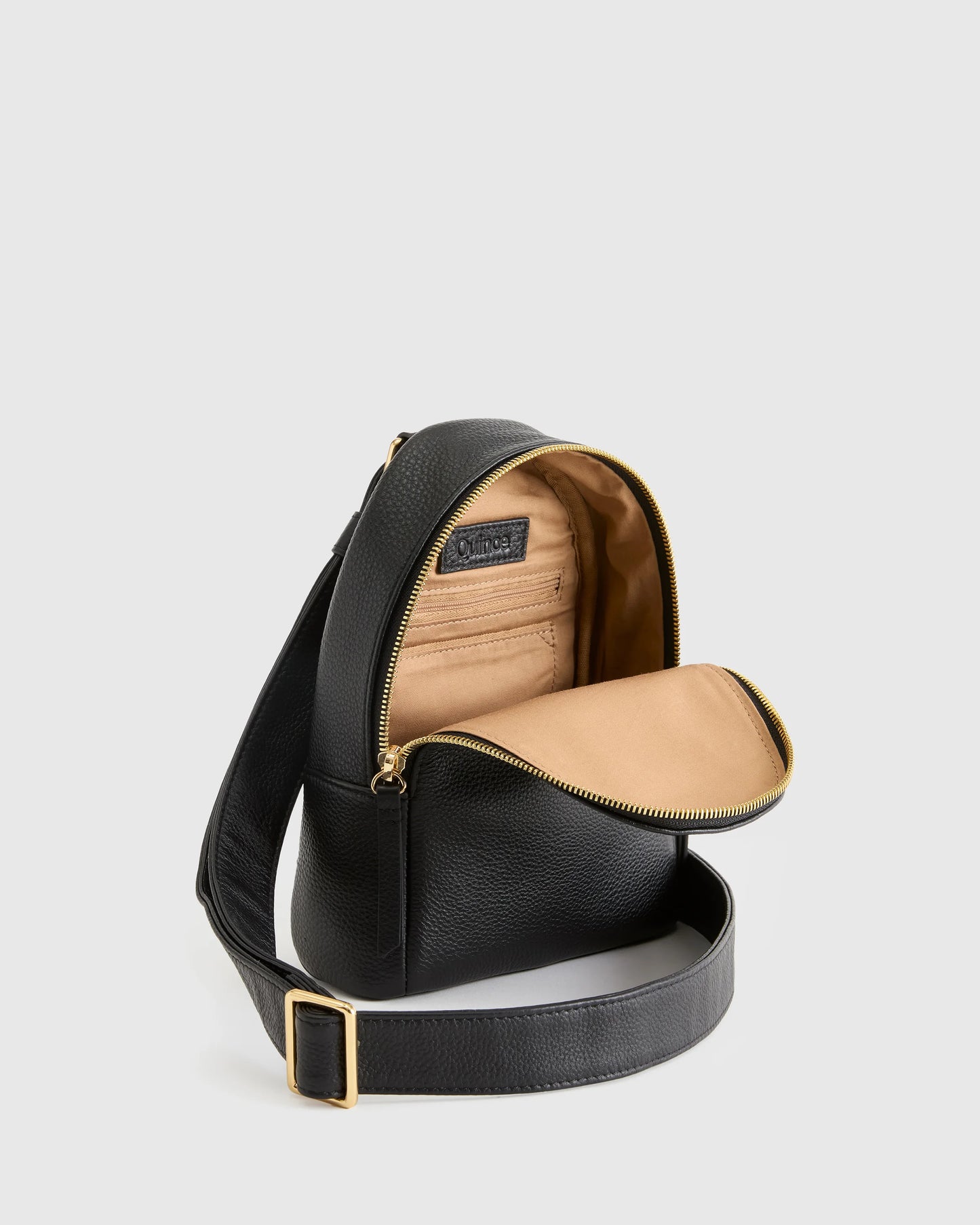 Italian Leather Sling Pack - One Size / Black