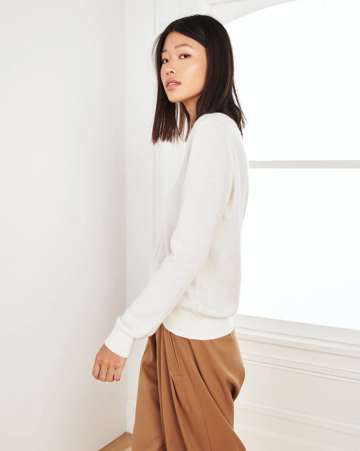 Mongolian Cashmere V-Neck Sweater - XS / Rich Burgundy