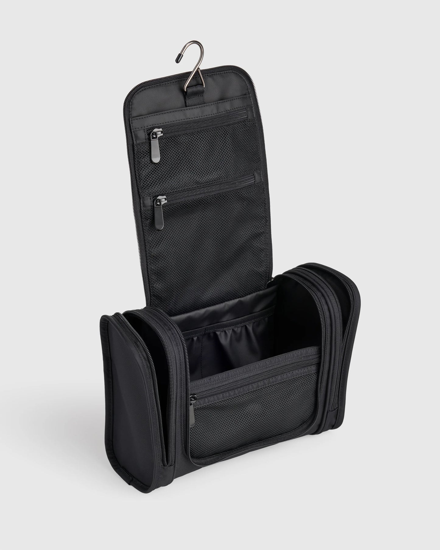 Voyage Nylon Hanging Toiletry Case - One Size / Navy
