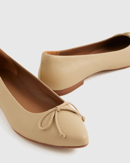 Italian Leather Pointed Bow Flat - 5 / Shell Pink