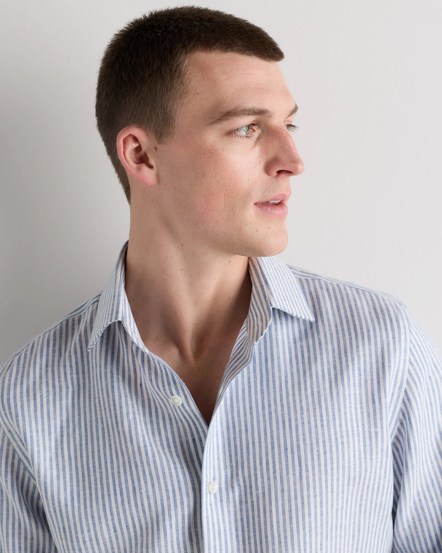 100% European Linen Wrinkle-Resistant Dress Shirt - S / Chambray Blue