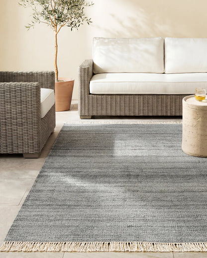 Sloane Indoor/Outdoor Rug - 5' x 8' / Silver