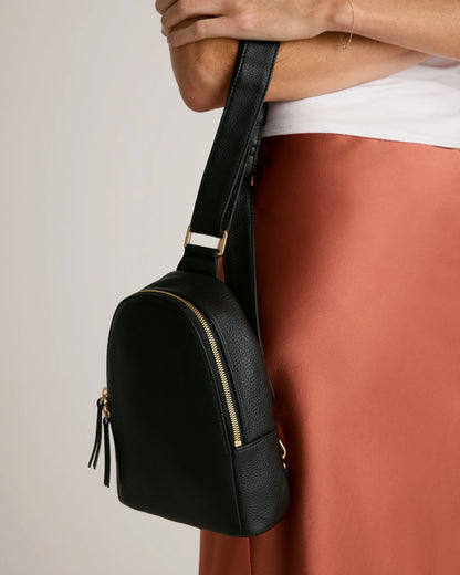 Italian Leather Sling Pack - One Size / Black