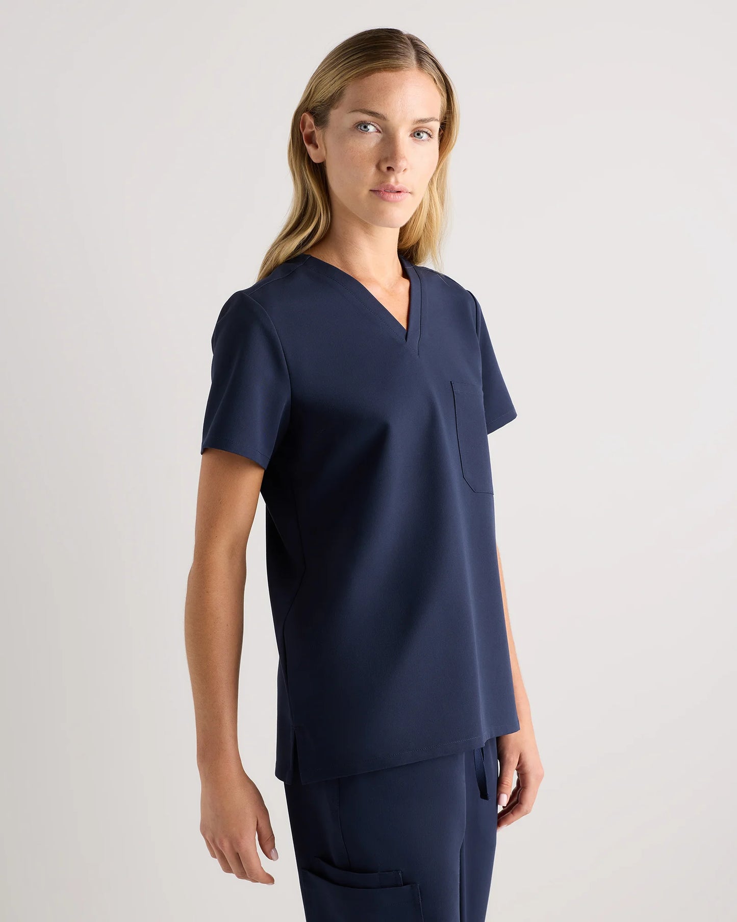 AeraFlex 1-Pocket Scrub Top - XS / Bold Black