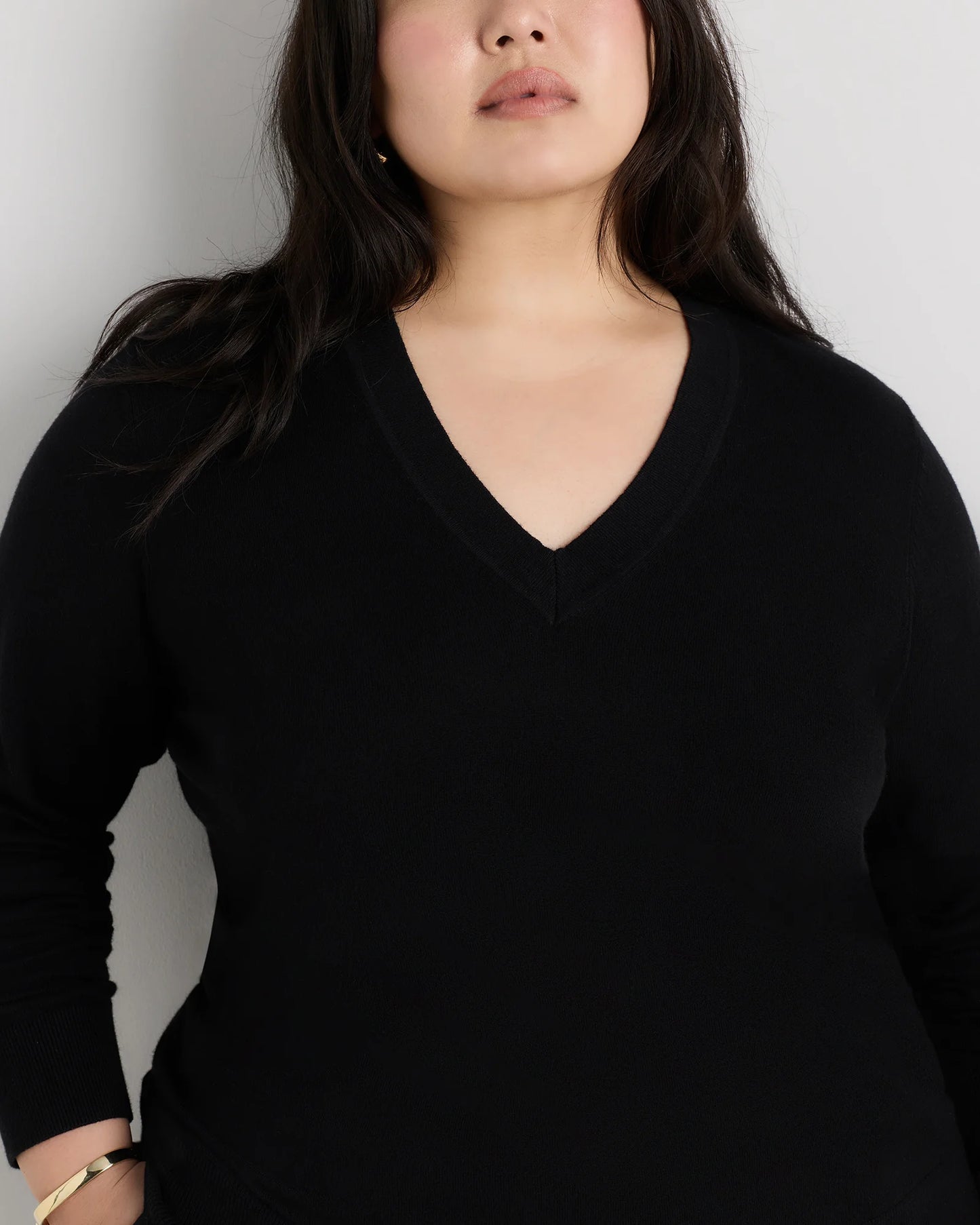Lightweight Cotton Cashmere V-Neck Sweater - 1X / Black