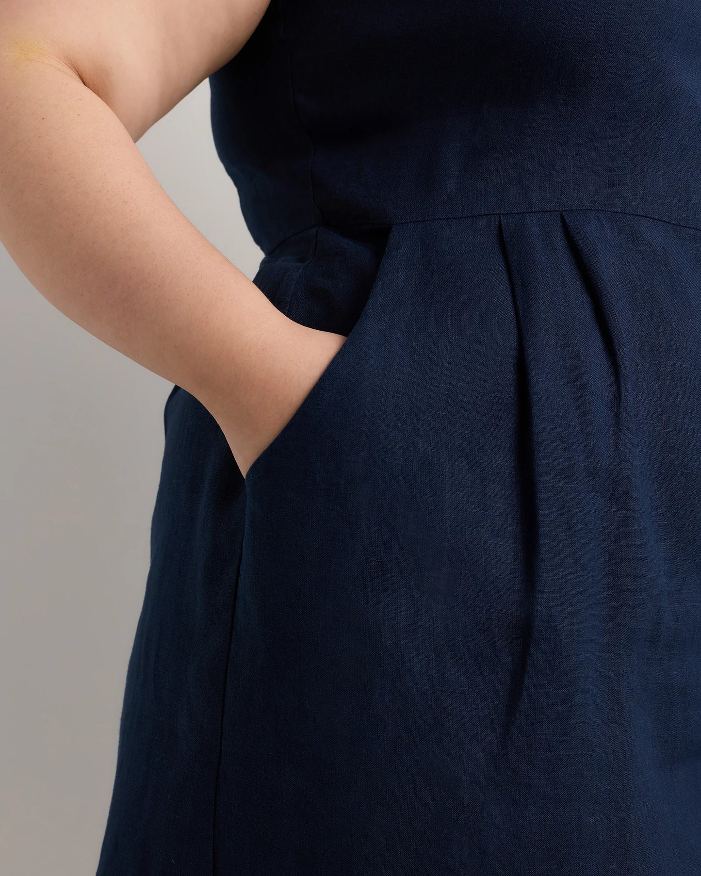 100% European Linen Scoop Neck Midi Dress - 1X / Deep Navy