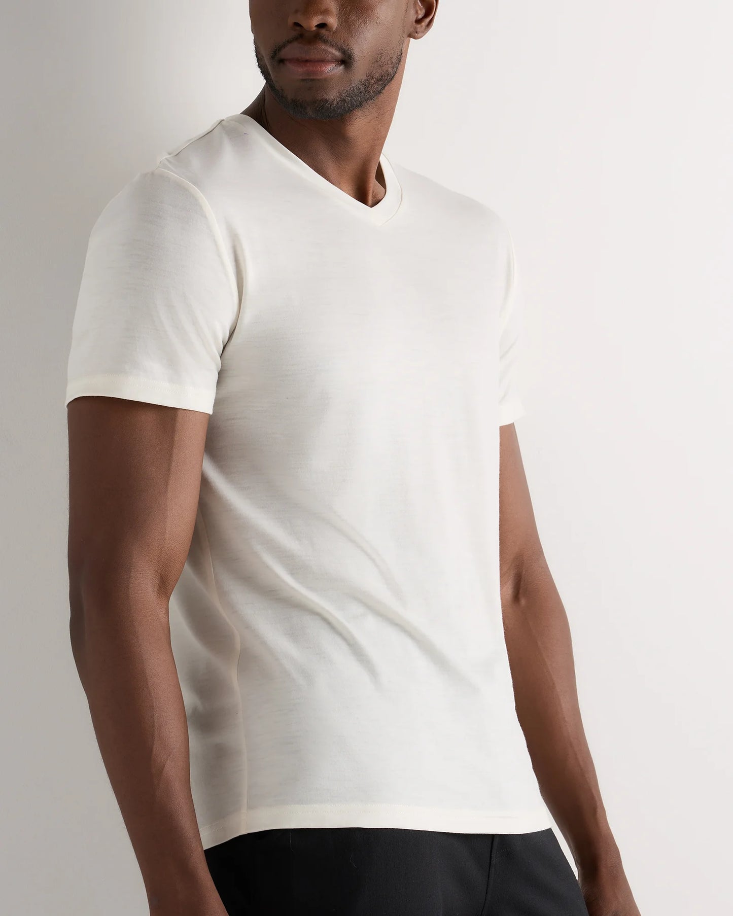 100% Merino Wool All-Season V-Neck Base Layer Tee - XS / Off-White