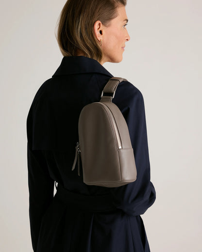 Italian Leather Sling Pack - One Size / Black