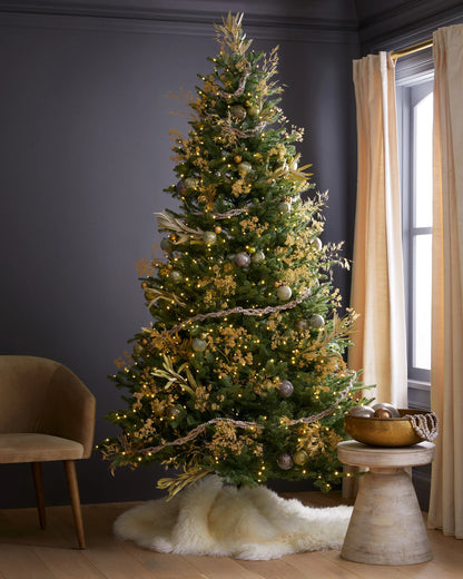 Fraser Fir Christmas Tree: Unlit - 6.5' / Forest Green