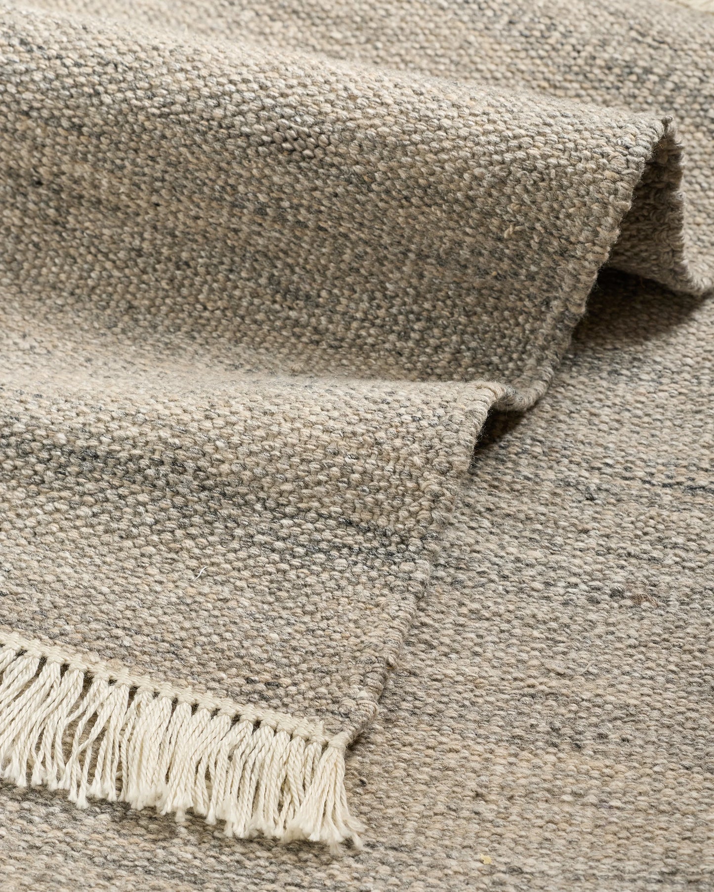 Sloane Indoor/Outdoor Rug - 5' x 8' / Silver
