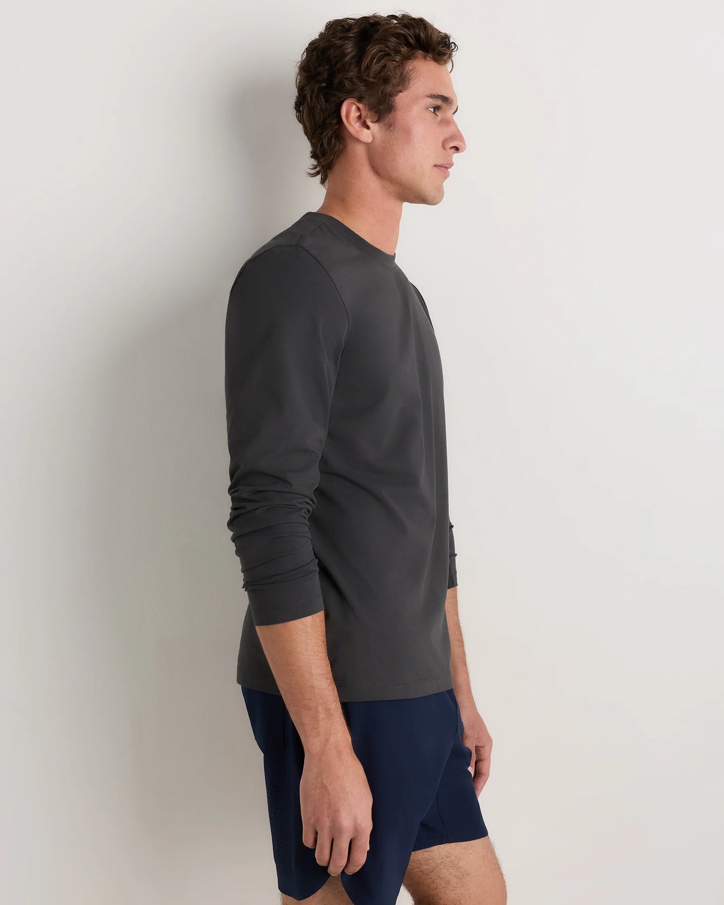 Studio Performance Long Sleeve Tee - S / Black