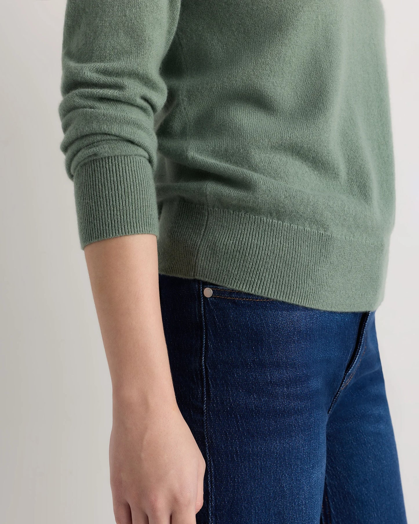 Mongolian Cashmere V-Neck Sweater - XS / Rich Burgundy