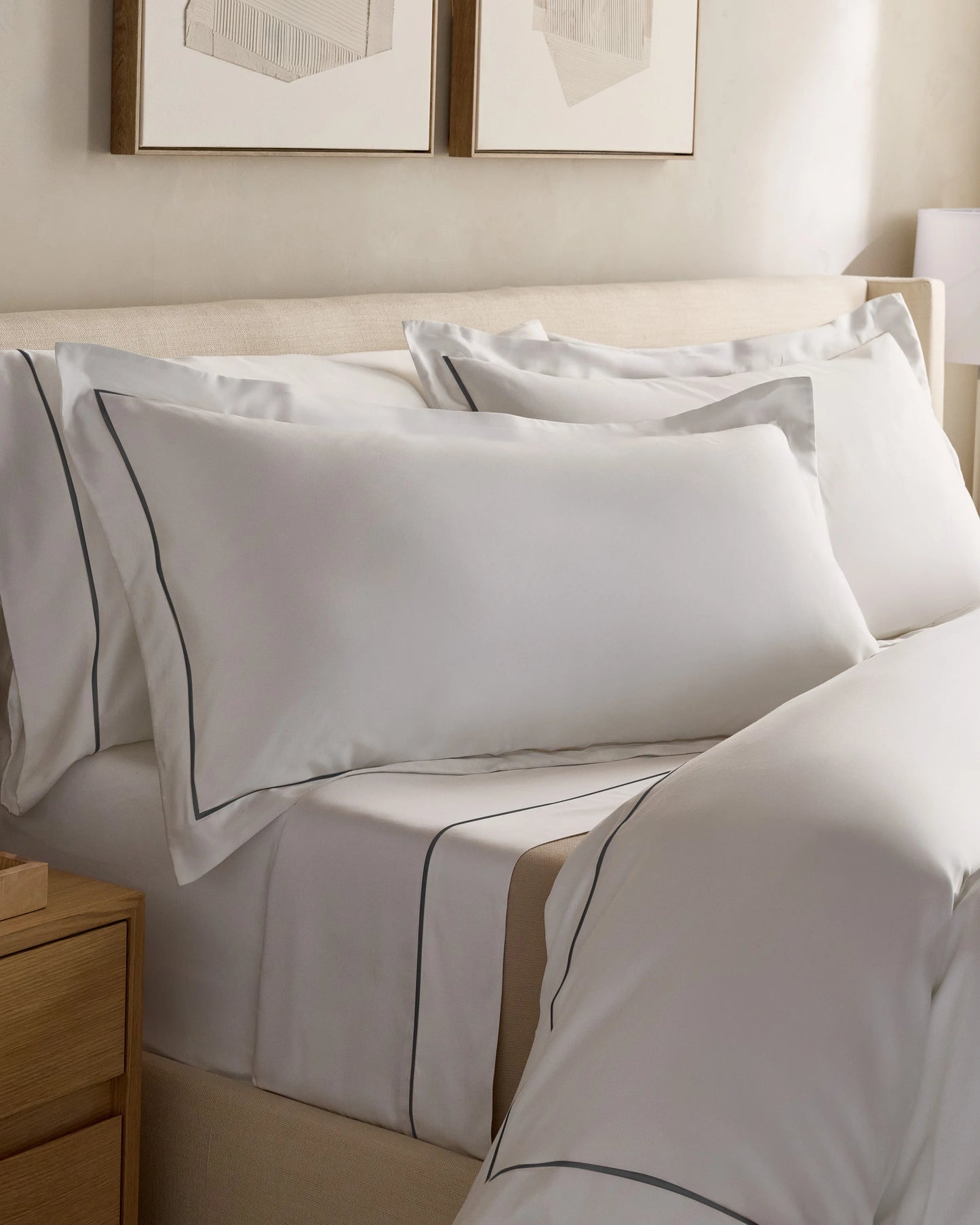 Signature Giza Cotton Sateen Embroidered Duvet Cover - Twin / White/Dried Sage
