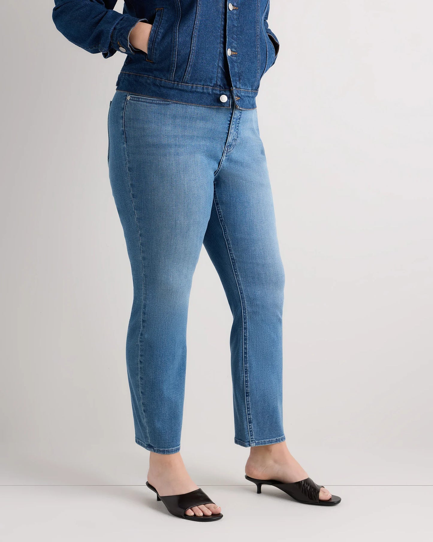 Bella Stretch Skinny Jeans - 33 / Black
