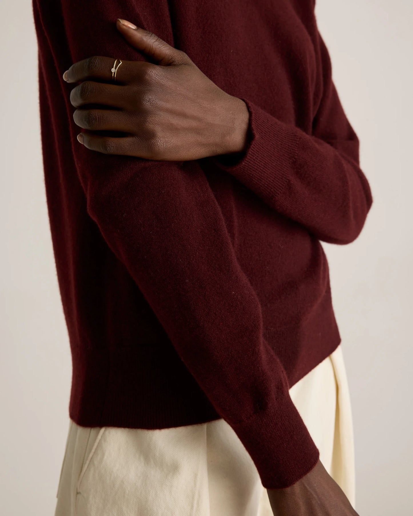 Mongolian Cashmere V-Neck Sweater - XS / Rich Burgundy