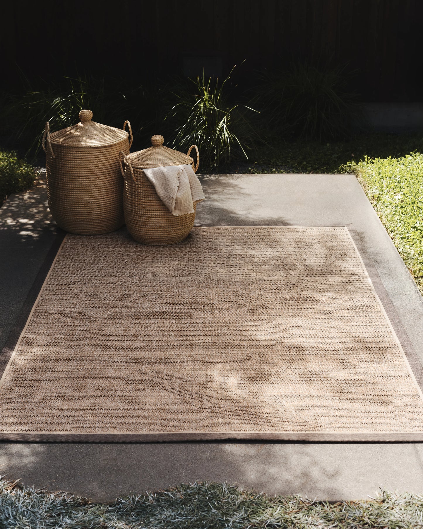 Kitt Indoor/Outdoor Rug - 2' x 4' / Brown/Beige