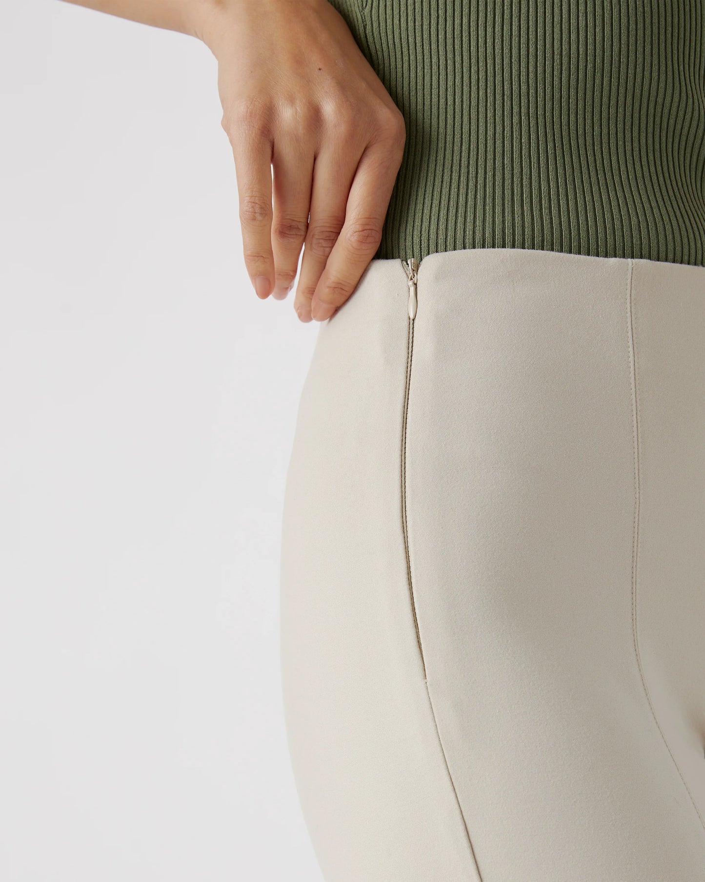 Ultra-Stretch Ponte Pintuck Ankle Pants - XS / Black