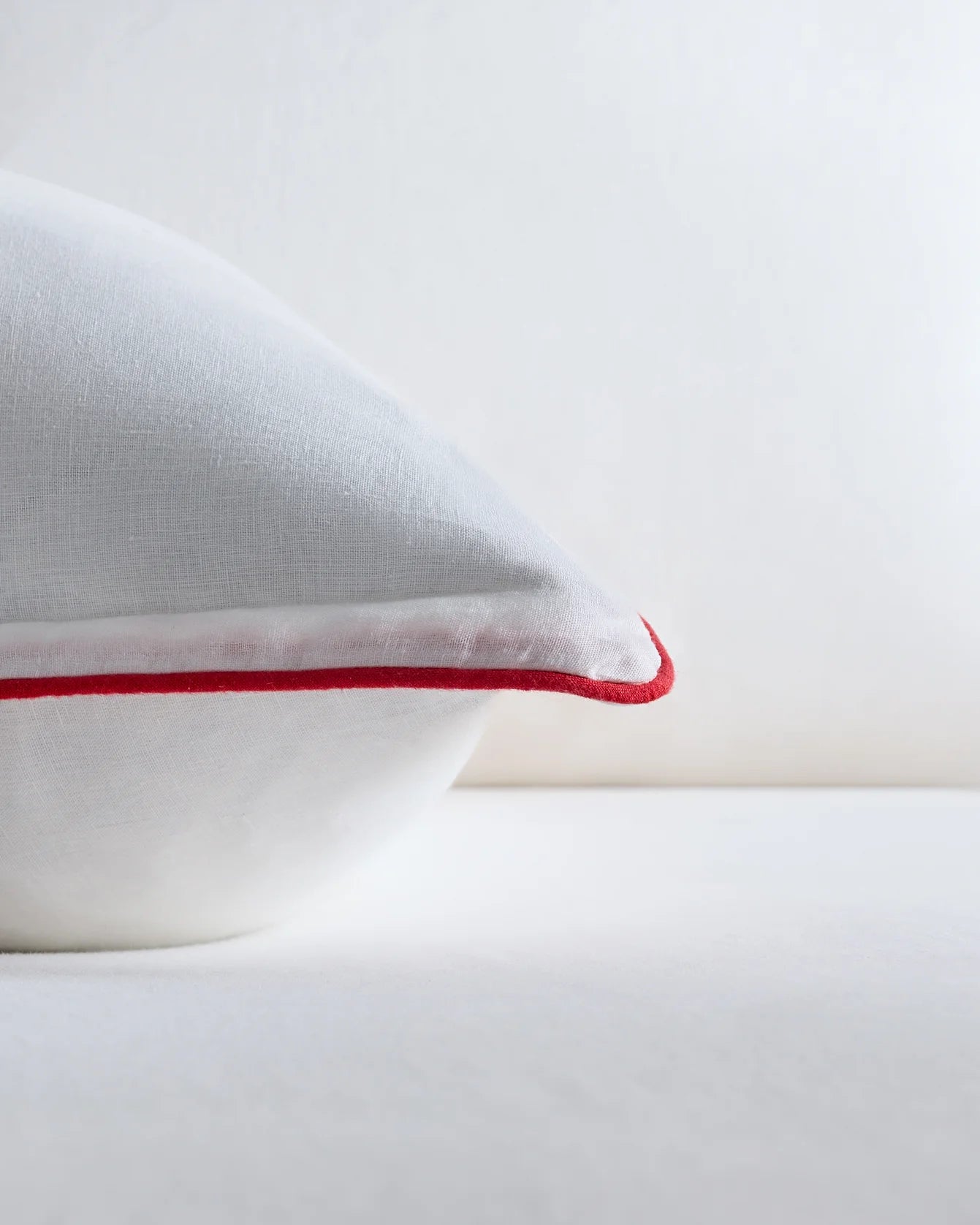 European Linen Piped Euro Sham - Euro / White/Cherry